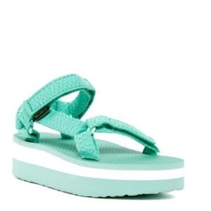 Teva women’s flatform universal sandals size 9